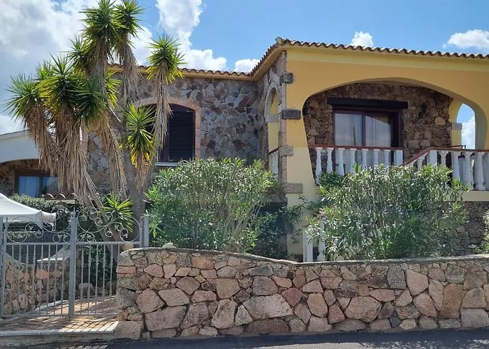 Luminosa A Vicino Al Mare Tatil Evi Porto San Paolo (Sardinia)